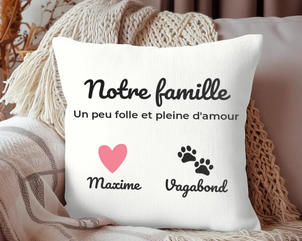 Notre famille un peu folle et pleine d'amour - Coussin personnalisé